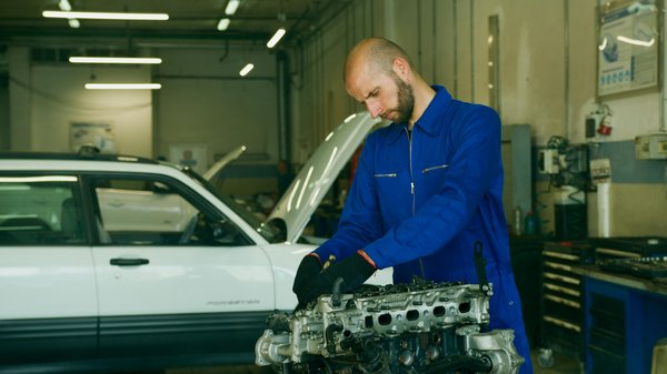 Service de révision auto : astuces pour garantir fiabilité